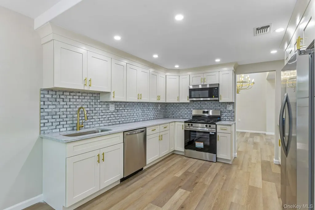 289 Glen Drive Ridge NY 11961