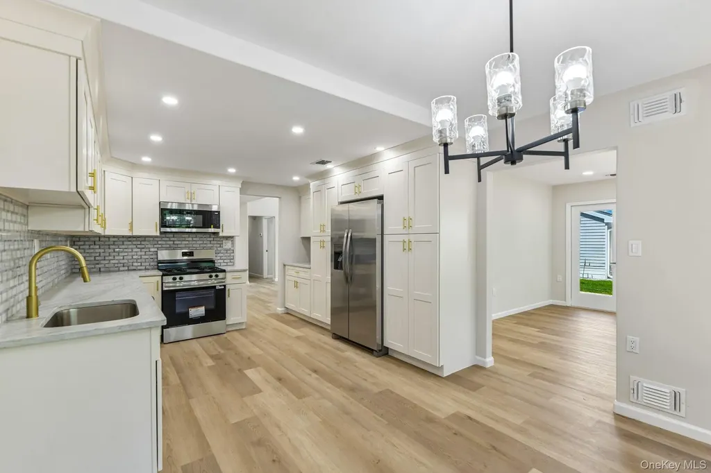 289 Glen Drive Ridge NY 11961