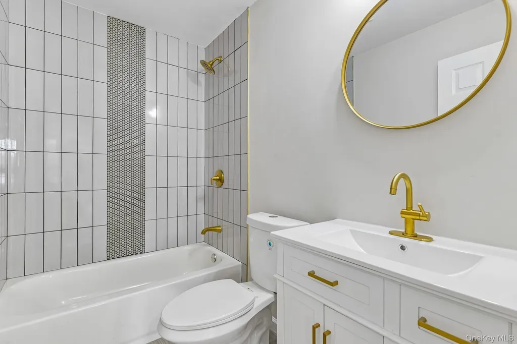 289 Glen Drive Ridge NY 11961