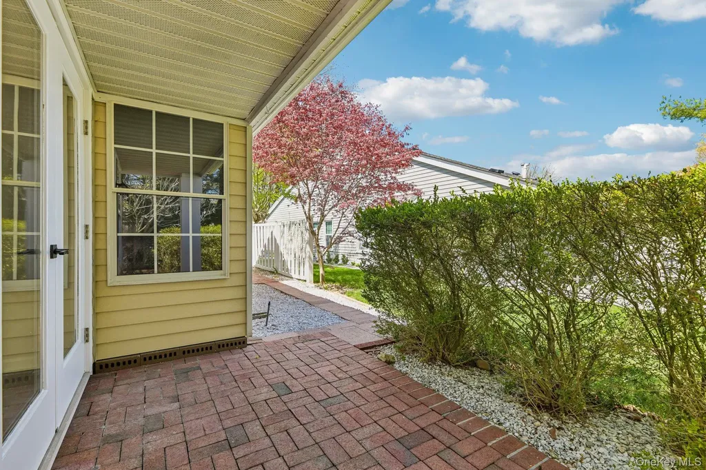289 Glen Drive Ridge NY 11961