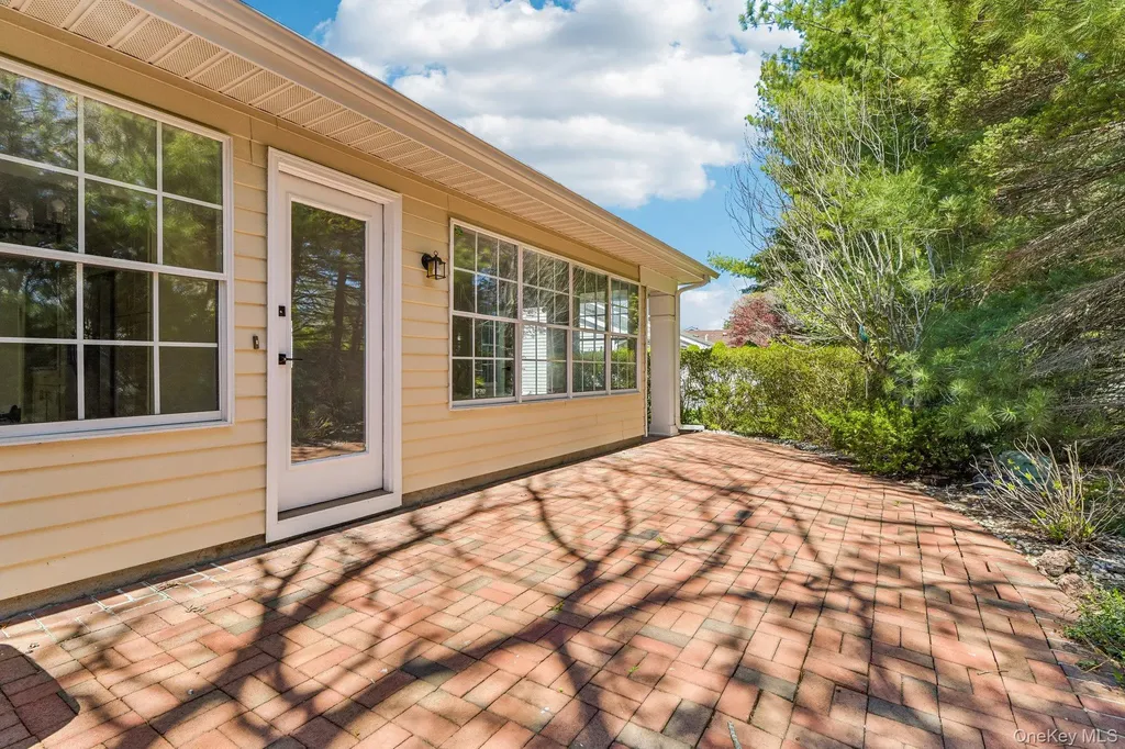 289 Glen Drive Ridge NY 11961