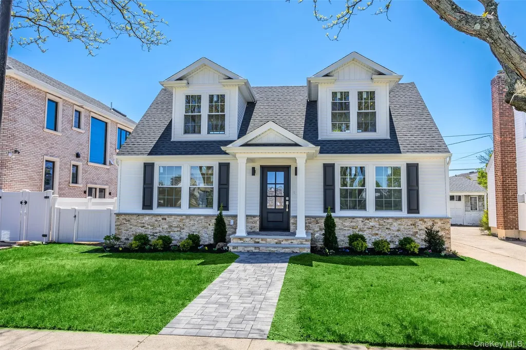 206 Devonshire Drive New Hyde Park NY 11040