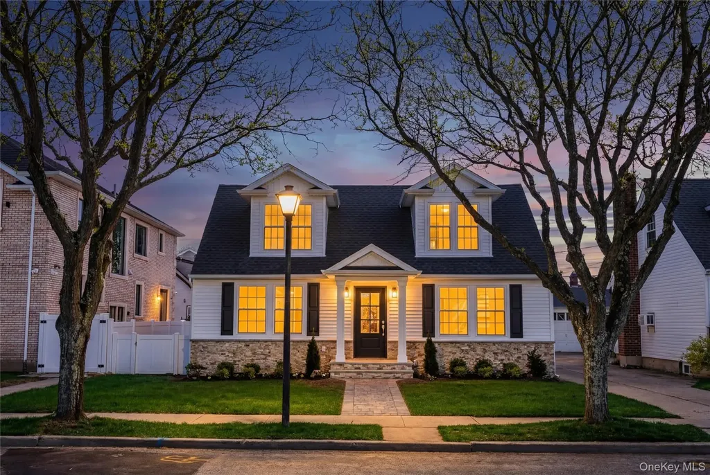 206 Devonshire Drive New Hyde Park NY 11040