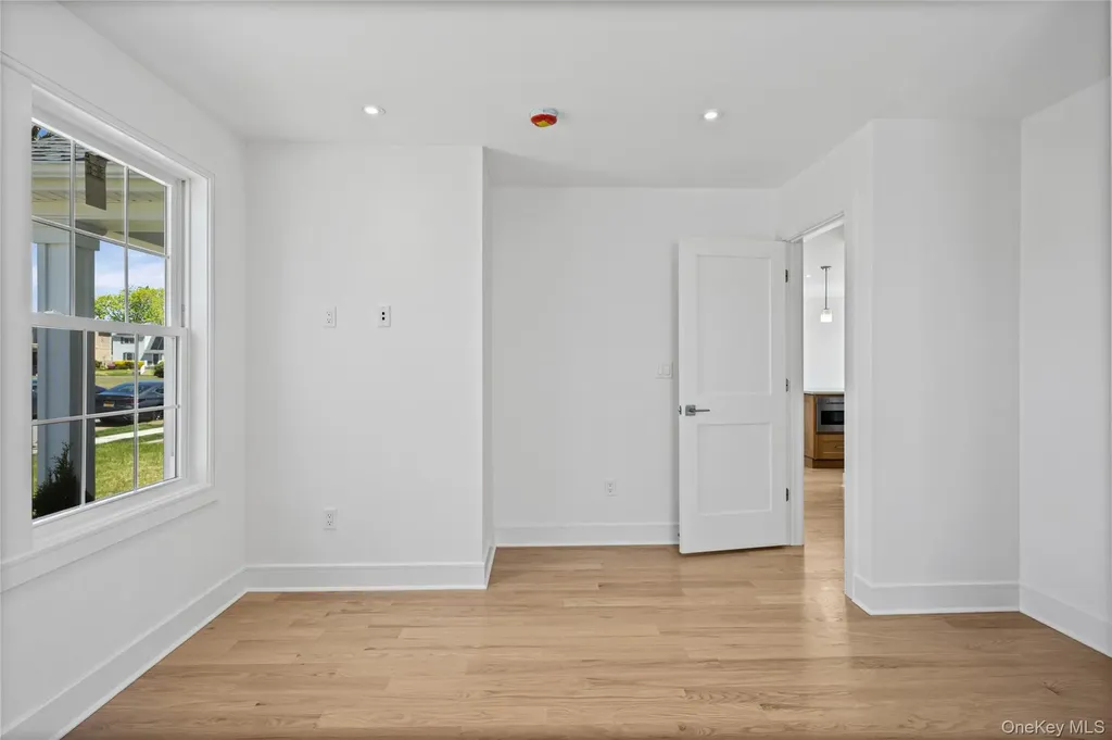 206 Devonshire Drive New Hyde Park NY 11040