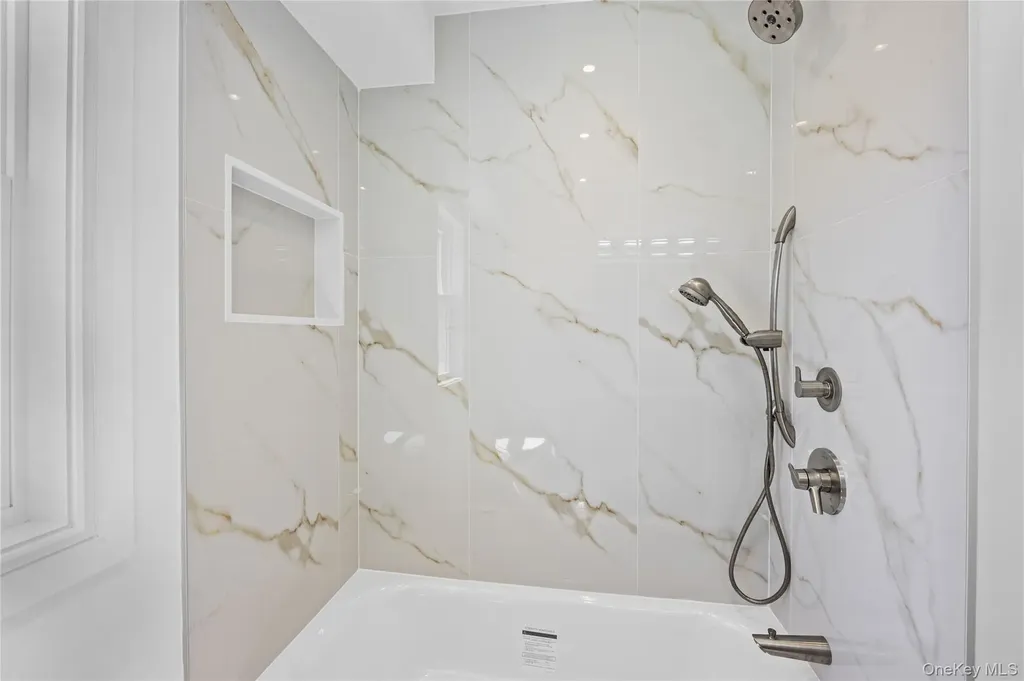 206 Devonshire Drive New Hyde Park NY 11040