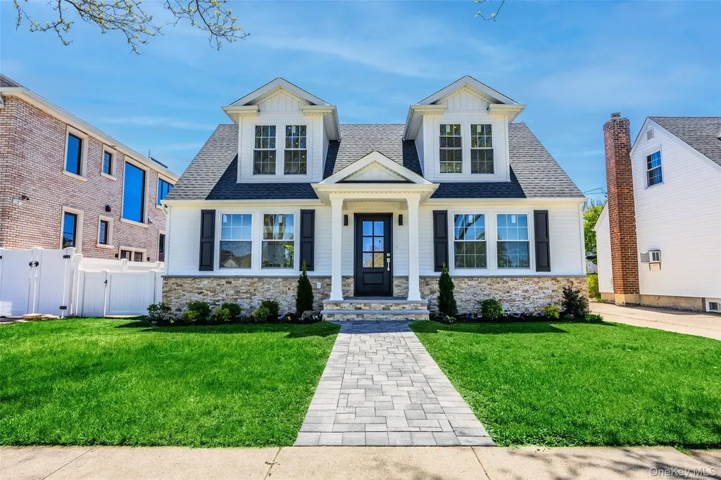 206 Devonshire Drive New Hyde Park NY 11040