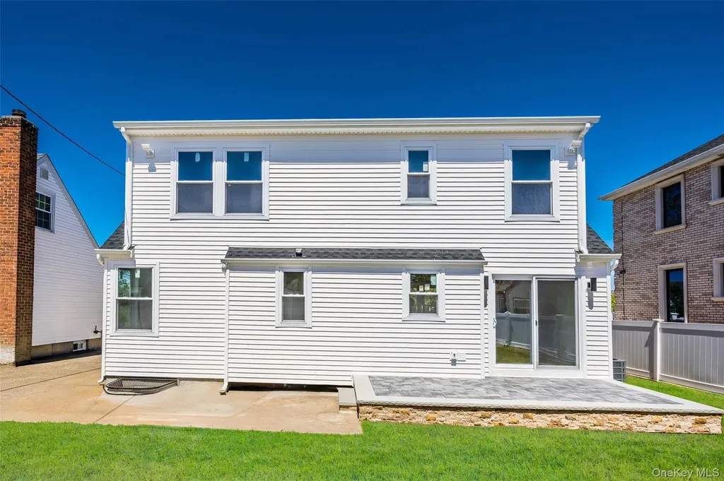 206 Devonshire Drive New Hyde Park NY 11040