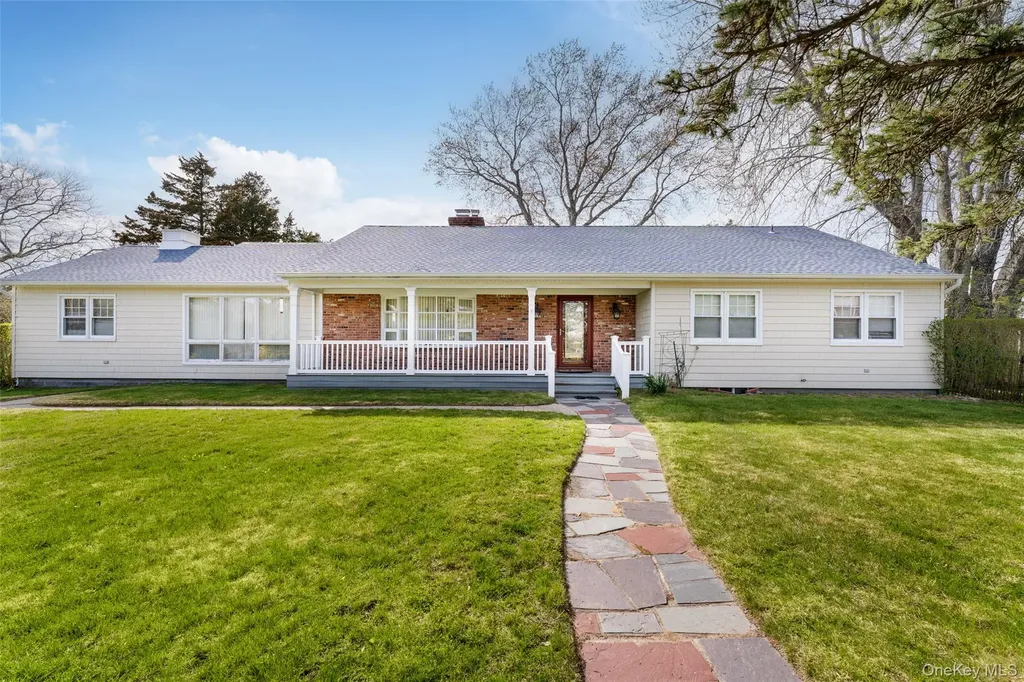 4 Hampton Harbor Lane Hampton Bays NY 11946