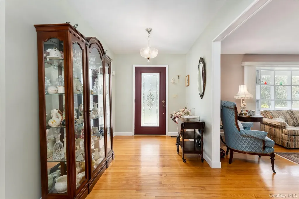 4 Hampton Harbor Lane Hampton Bays NY 11946