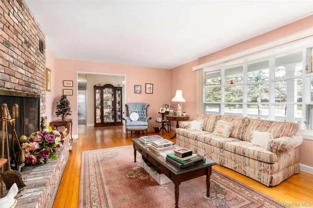 4 Hampton Harbor Lane Hampton Bays NY 11946