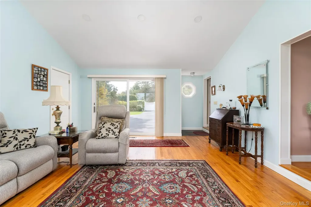 4 Hampton Harbor Lane Hampton Bays NY 11946