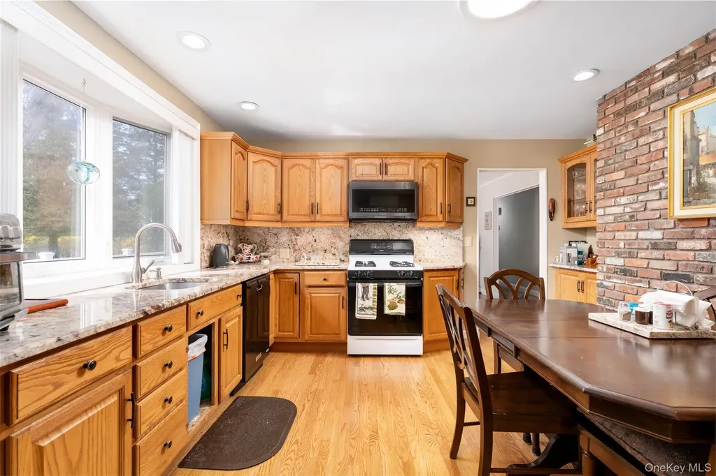 4 Hampton Harbor Lane Hampton Bays NY 11946