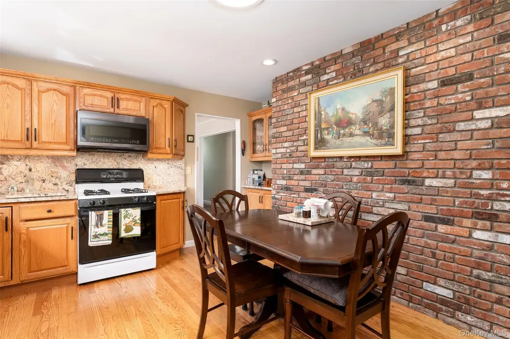4 Hampton Harbor Lane Hampton Bays NY 11946