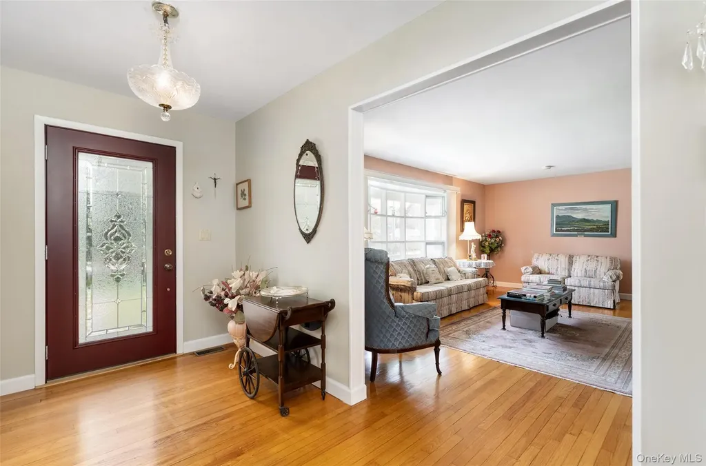 4 Hampton Harbor Lane Hampton Bays NY 11946