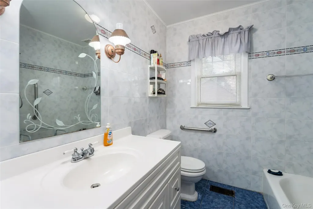 4 Hampton Harbor Lane Hampton Bays NY 11946