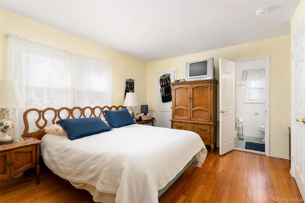 4 Hampton Harbor Lane Hampton Bays NY 11946