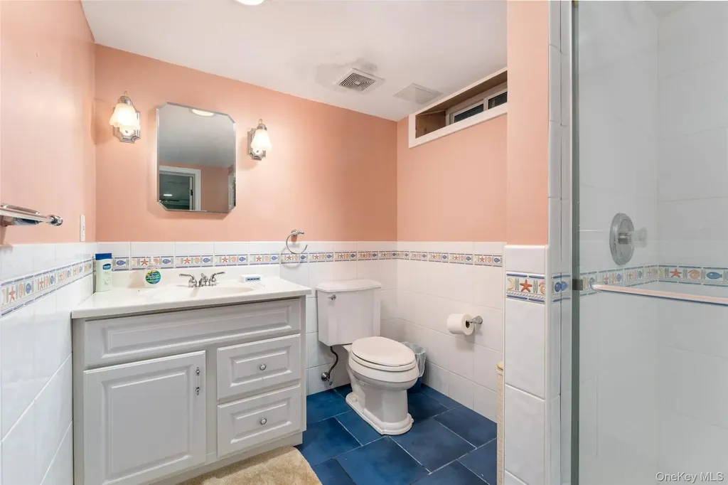 4 Hampton Harbor Lane Hampton Bays NY 11946