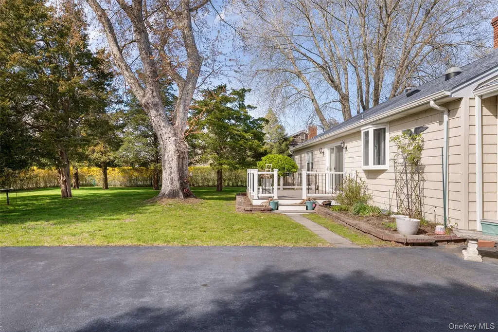 4 Hampton Harbor Lane Hampton Bays NY 11946