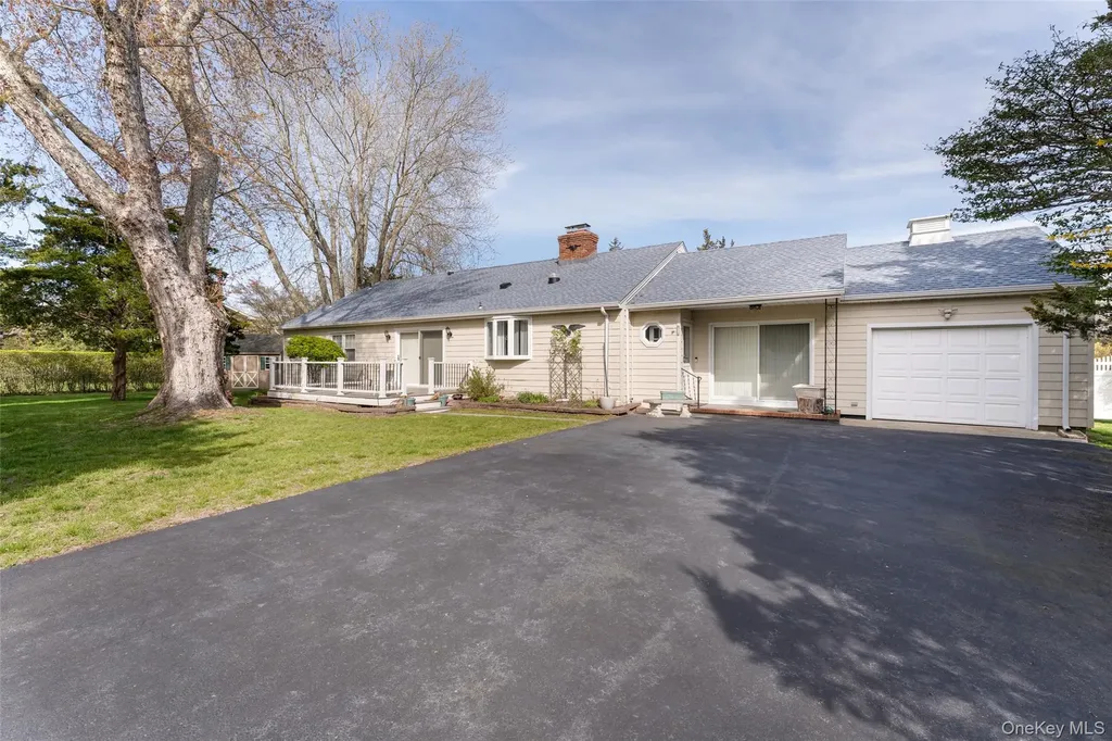 4 Hampton Harbor Lane Hampton Bays NY 11946