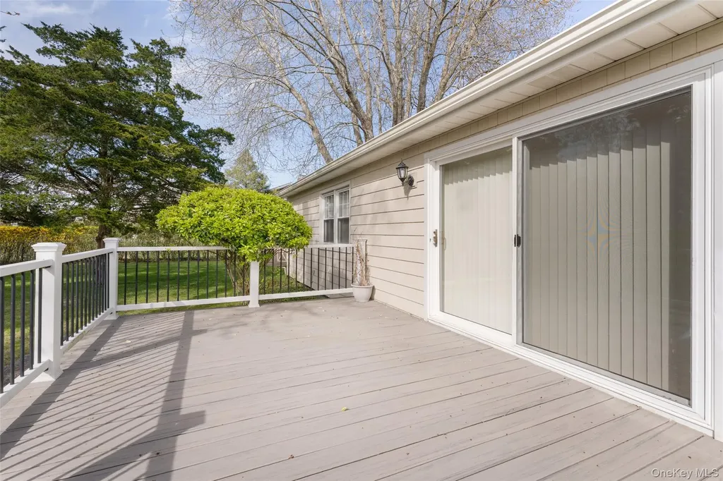 4 Hampton Harbor Lane Hampton Bays NY 11946