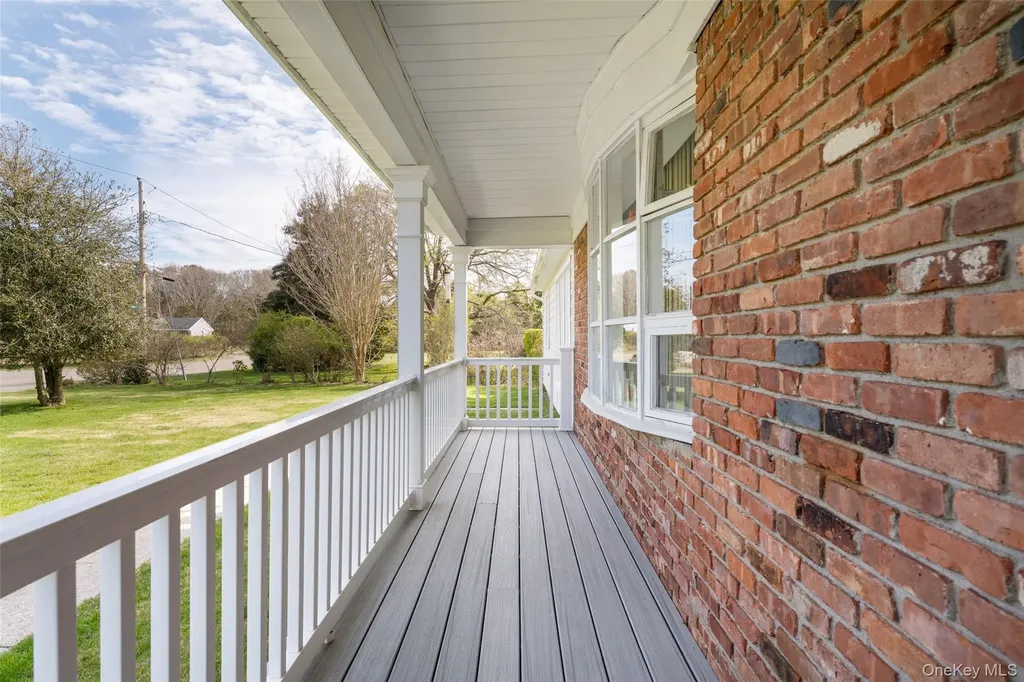 4 Hampton Harbor Lane Hampton Bays NY 11946