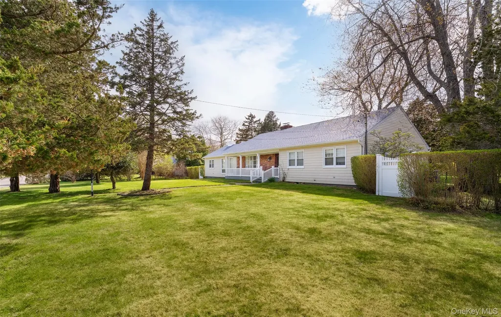 4 Hampton Harbor Lane Hampton Bays NY 11946
