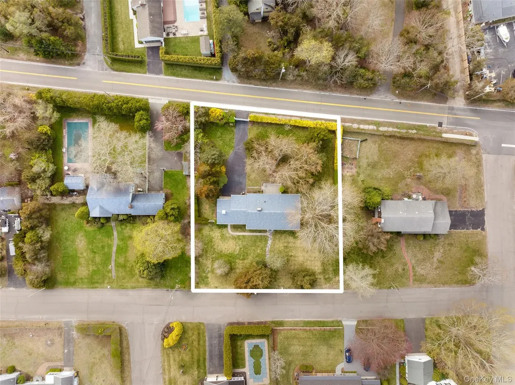 4 Hampton Harbor Lane Hampton Bays NY 11946