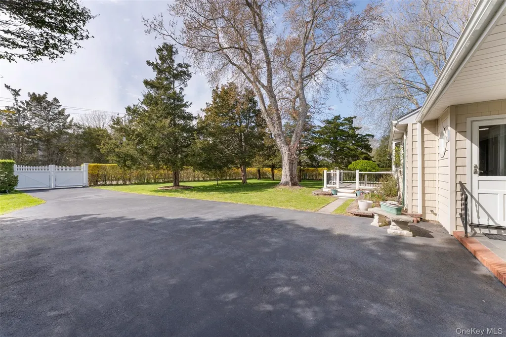 4 Hampton Harbor Lane Hampton Bays NY 11946