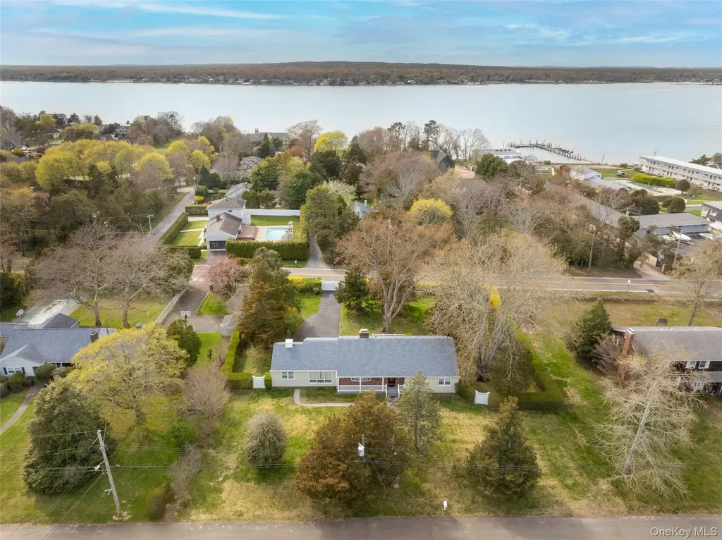 4 Hampton Harbor Lane Hampton Bays NY 11946
