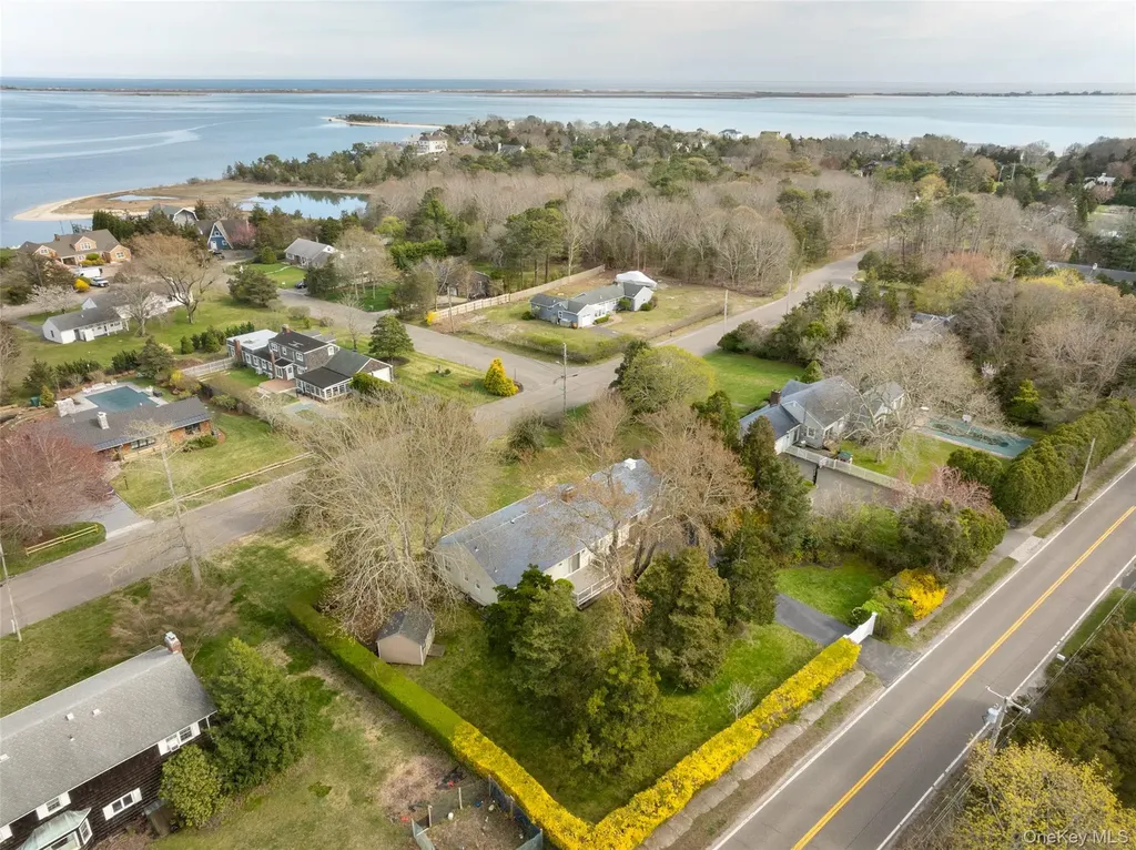 4 Hampton Harbor Lane Hampton Bays NY 11946