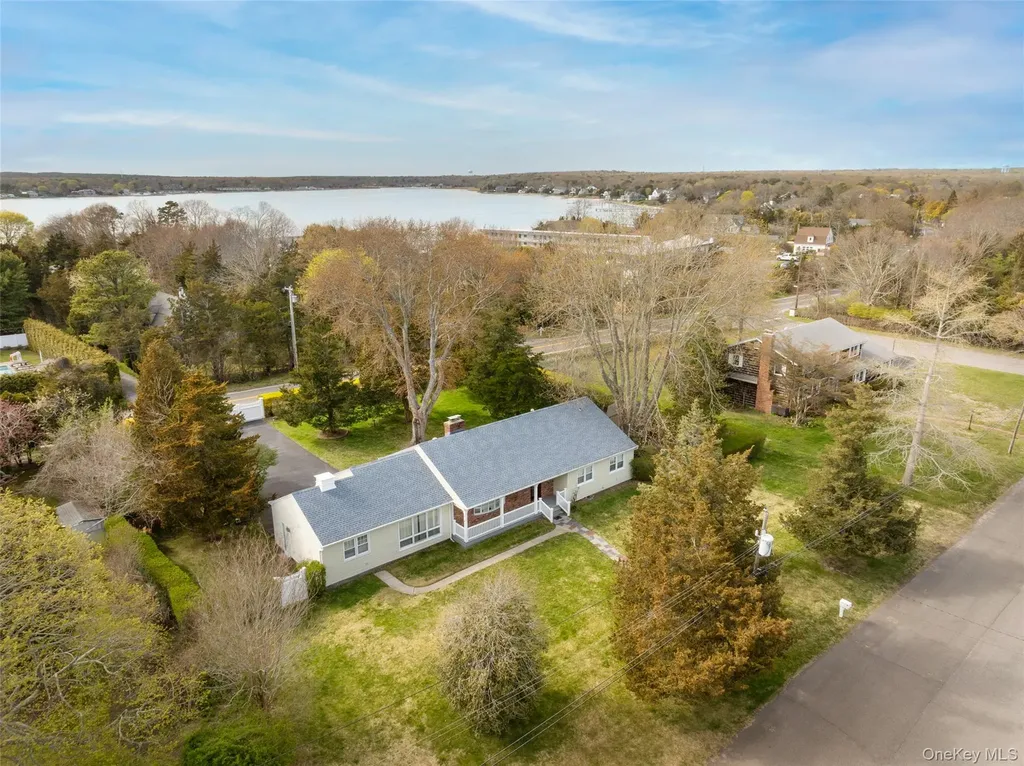 4 Hampton Harbor Lane Hampton Bays NY 11946