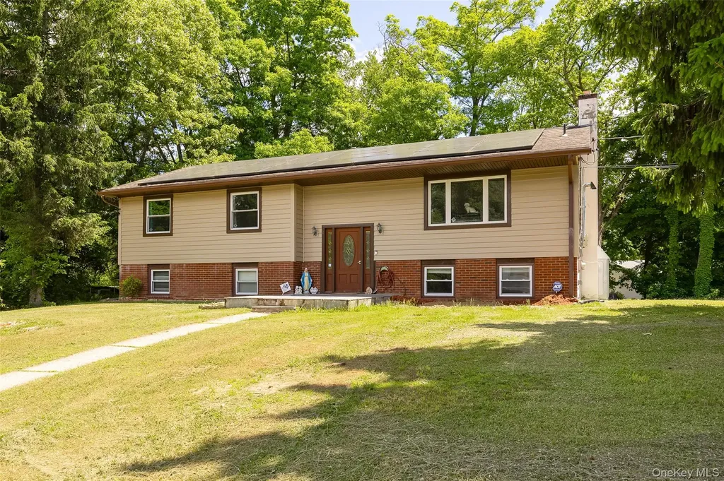 2 Lawrence Road Hyde Park NY 12538