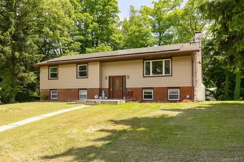 2 Lawrence Road Hyde Park NY 12538