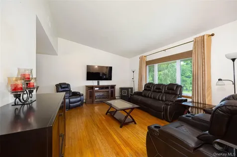 2 Lawrence Road Hyde Park NY 12538