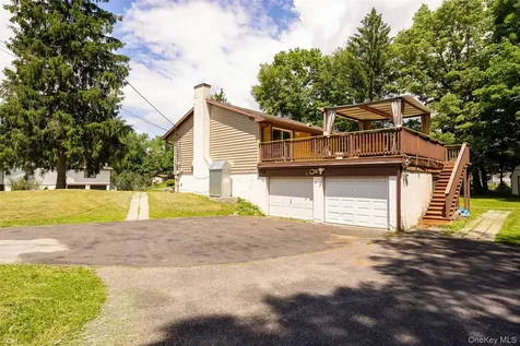 2 Lawrence Road Hyde Park NY 12538