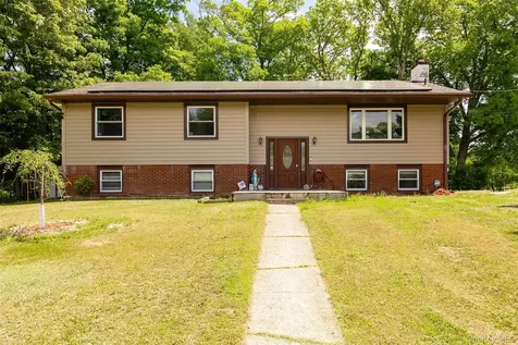 2 Lawrence Road Hyde Park NY 12538