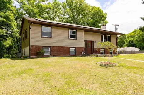 2 Lawrence Road Hyde Park NY 12538