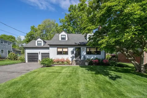 1 Seawanhaka Place Oyster Bay NY 11771