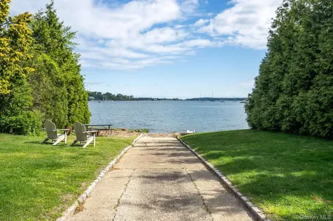 1 Seawanhaka Place Oyster Bay NY 11771