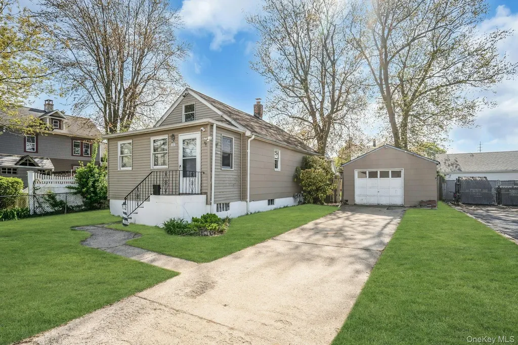 111 S 4th Street Lindenhurst NY 11757