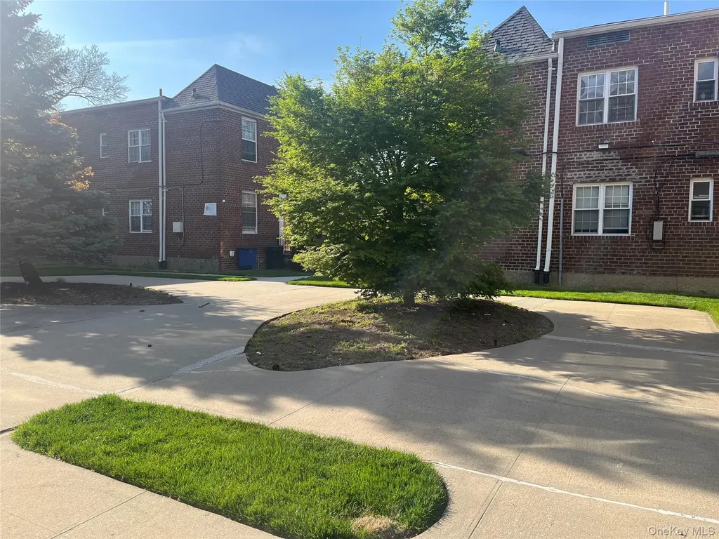 208-08 39 Avenue Bayside NY 11361