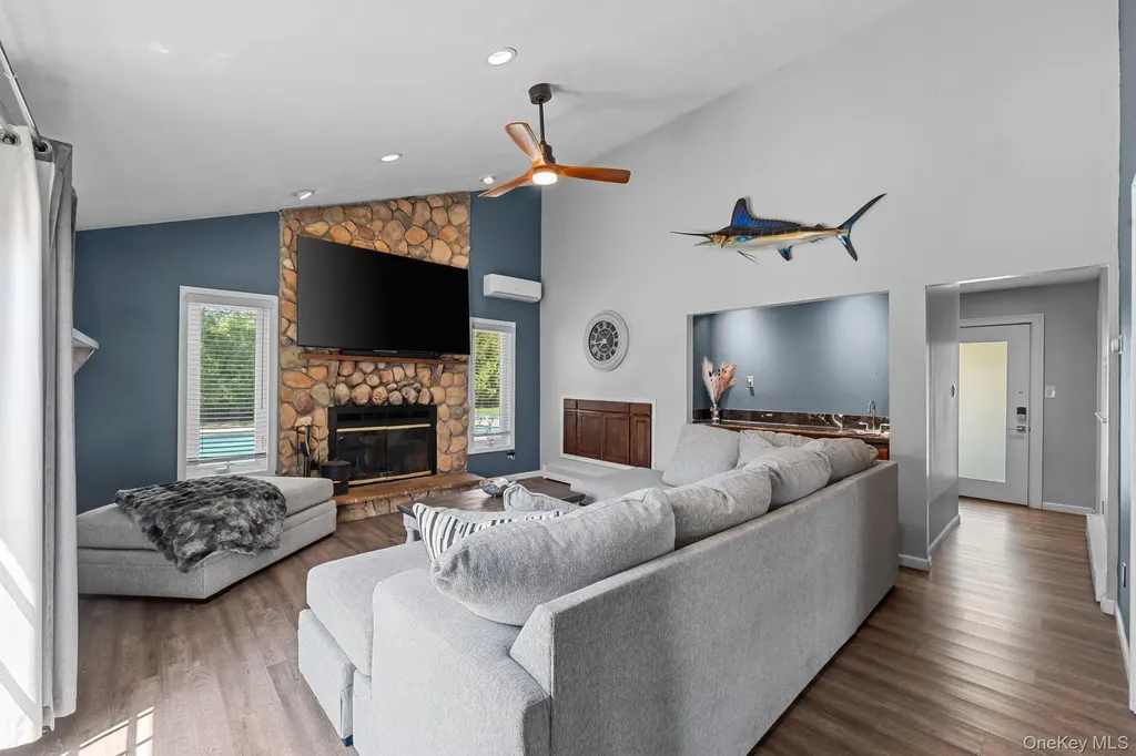24 Gabon Lane Coram NY 11727