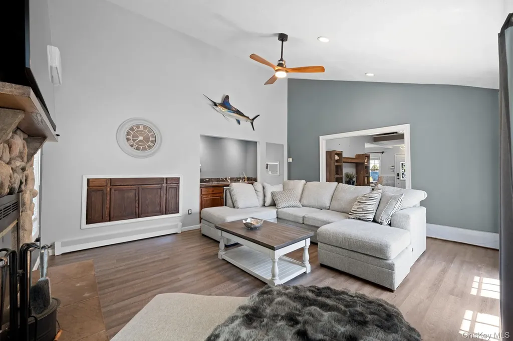24 Gabon Lane Coram NY 11727