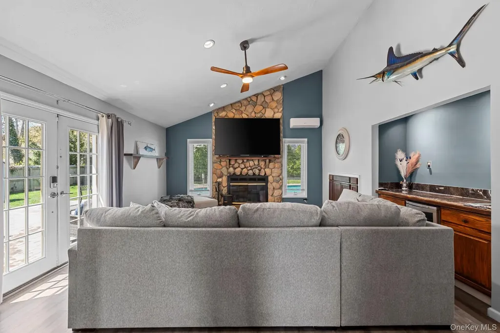 24 Gabon Lane Coram NY 11727