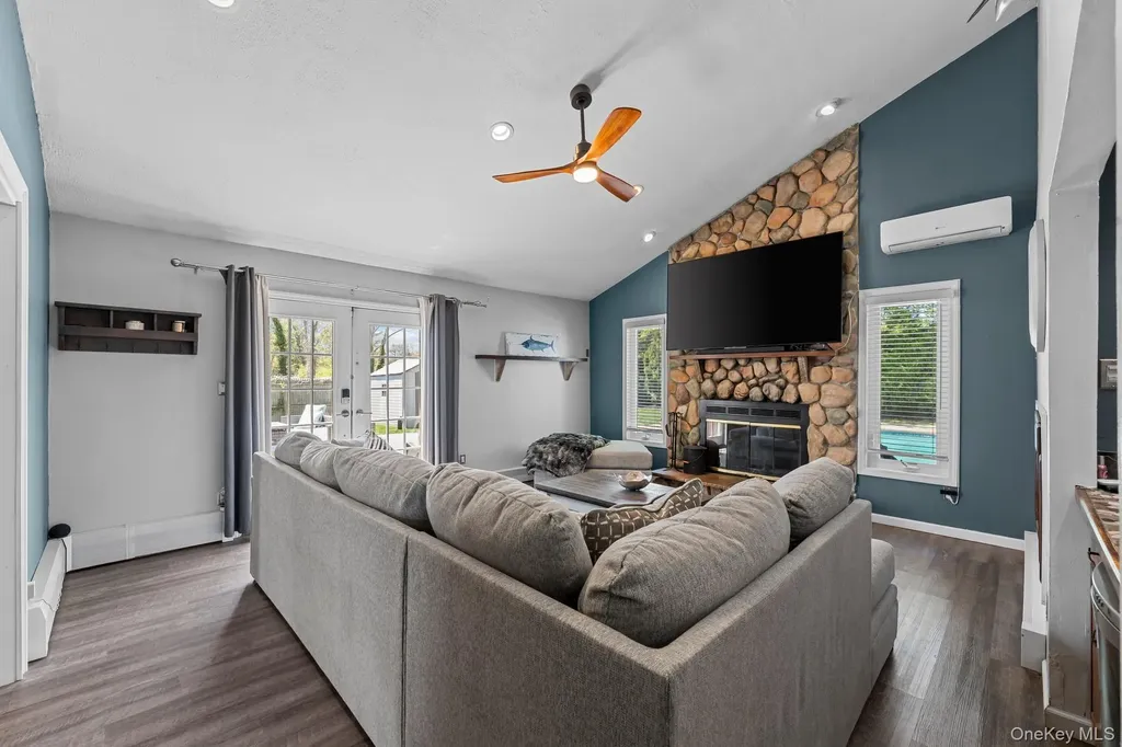 24 Gabon Lane Coram NY 11727