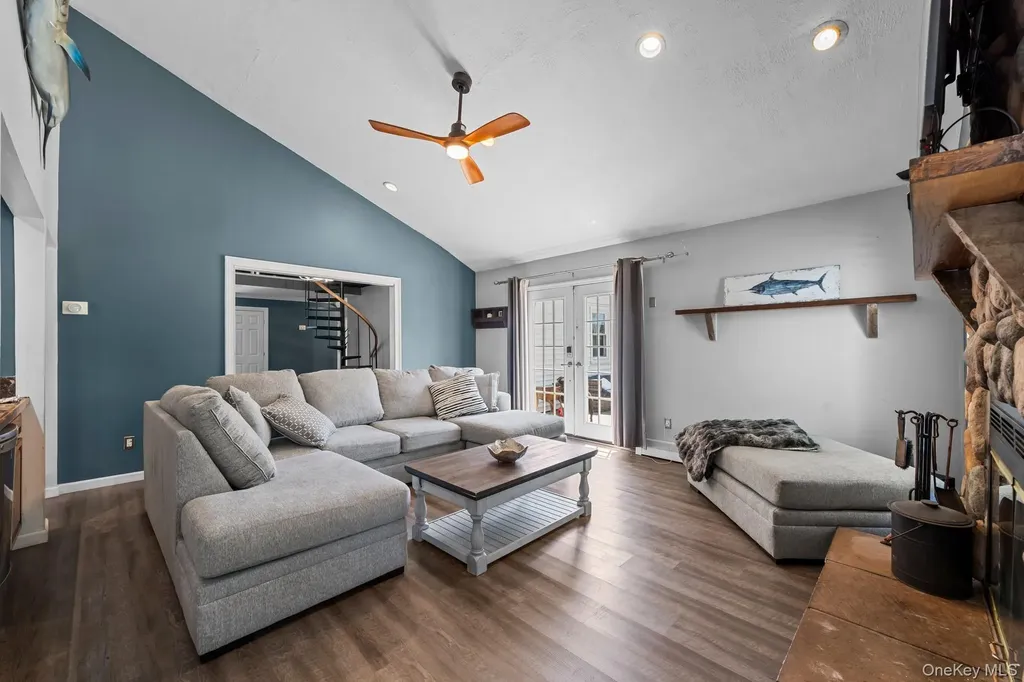 24 Gabon Lane Coram NY 11727