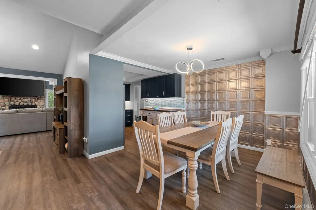 24 Gabon Lane Coram NY 11727