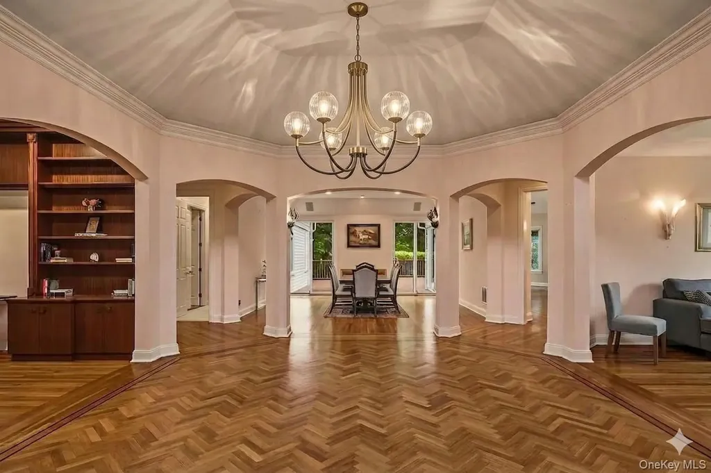41 Evergreen Circle Manhasset NY 11030