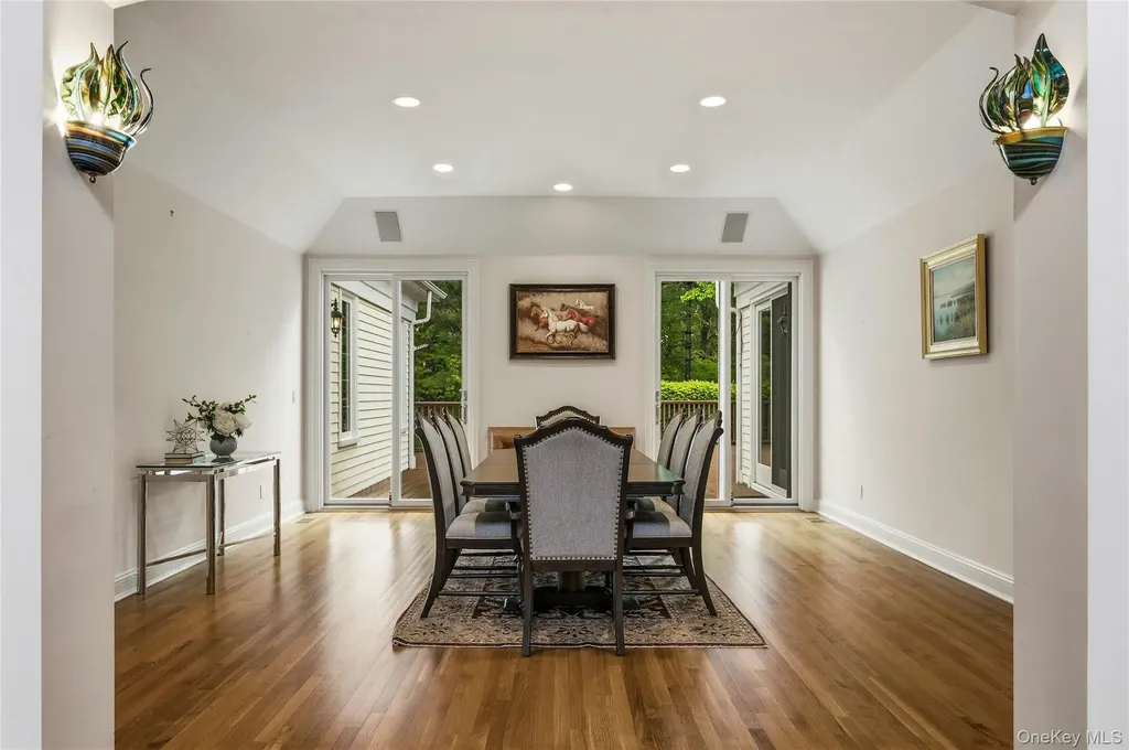 41 Evergreen Circle Manhasset NY 11030