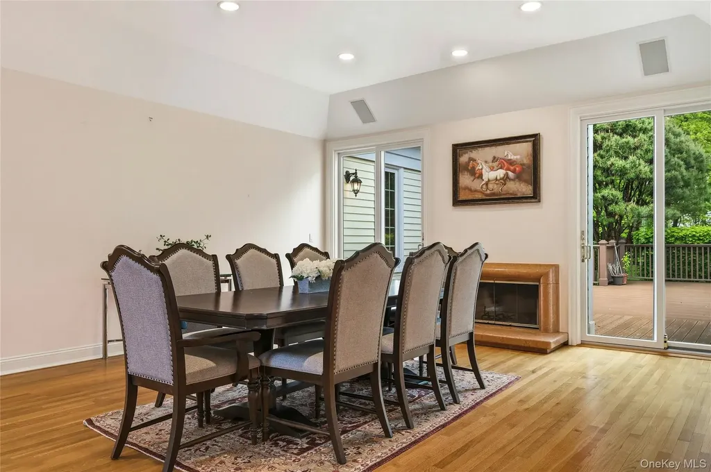 41 Evergreen Circle Manhasset NY 11030